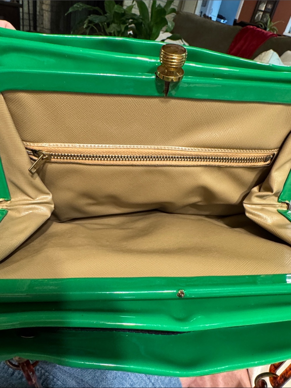 👛 RARE + Vintage; Kelly Green 50’s/60’s Vinyl Purse w/Coca Cola Colored Handles! - Picture 14 of 14